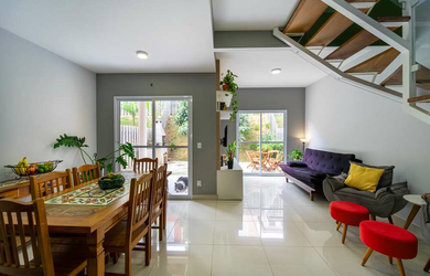 Imagem: A casa em condomínio possui 3 Dormitórios, 1 Suíte, 3 Banheiros