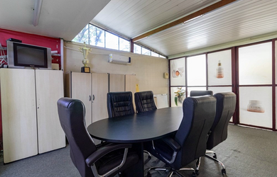 Imagem: A sala comercial possui 3 Banheiros, 3 Vagas na garagem e 279m²