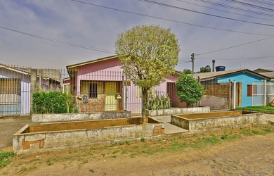 Imagem: A casa possui 3 Dormitórios, 2 Banheiros, 176m² de Área Privada