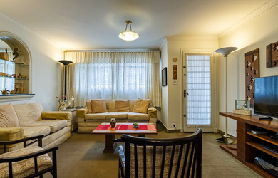 Imagem: A casa possui 3 Dormitórios, 1 Suíte, 3 Banheiros, 2 Vagas