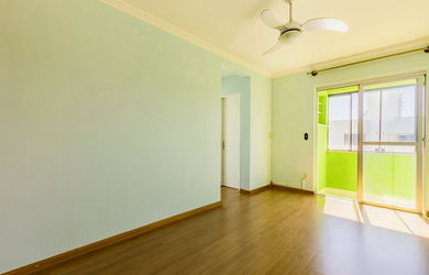 Imagem: O apartamento possui 2 Dormitórios, 1 Banheiro, 1 Vaga na garagem