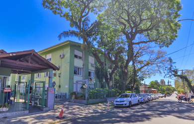 Imagem: O apartamento possui 2 Dormitórios, 1 Banheiro, 1 Vaga na garagem