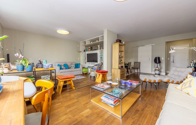 Imagem: O apartamento possui 2 Dormitórios, 1 Suíte, 3 Banheiros