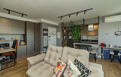 Imagem: O apartamento possui 2 Dormitórios, 1 Suíte, 2 Banheiros