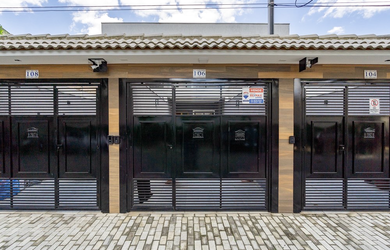 Imagem: A casa possui 3 Dormitórios, 1 Suíte, 3 Banheiros, 2 Vagas