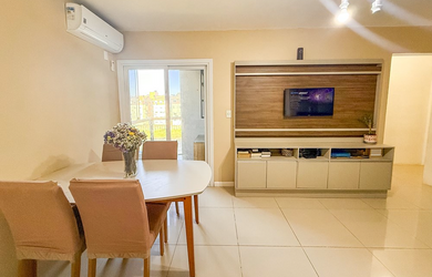 Imagem: O apartamento possui 3 Dormitórios, 1 Banheiro, 1 Vaga na garagem