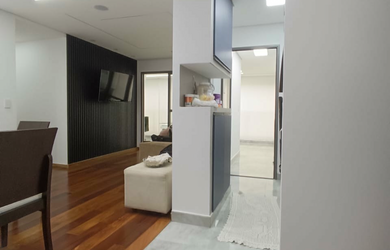 Imagem: O apartamento possui 3 Dormitórios, 1 Suíte, 1 Banheiro, 2