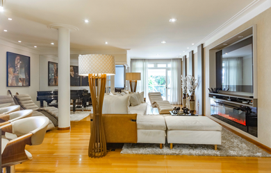 Imagem: A casa possui 5 Dormitórios, 4 Suítes, 14 Banheiros, 4 Vagas