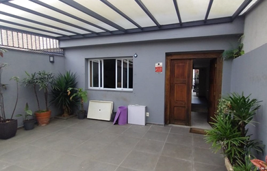 Imagem: A casa possui 3 Dormitórios, 3 Banheiros, 2 Vagas na garagem