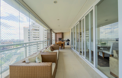 Imagem: O apartamento possui 3 Dormitórios, 3 Suítes, 8 Banheiros