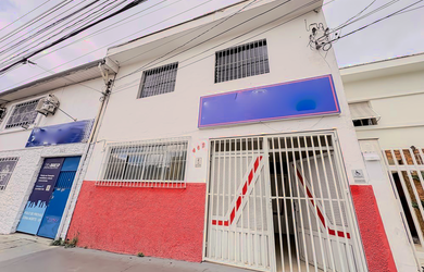 Imagem: A sala comercial possui 3 Banheiros, 1 Vaga na garagem, 220m²