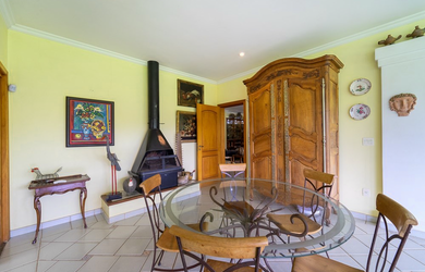 Imagem 3: na Rua Alfredo Abaid. Churrasqueira, Varanda, Área de serviçoeLareira