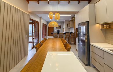 Imagem: A casa possui 4 Dormitórios, 1 Suíte, 4 Banheiros, 2 Vagas