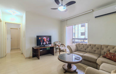 Imagem: O apartamento possui 2 Dormitórios, 1 Banheiro, 1 Vaga na garagem