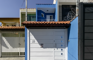 Imagem: A casa possui 3 Dormitórios, 1 Suíte, 2 Banheiros, 4 Vagas