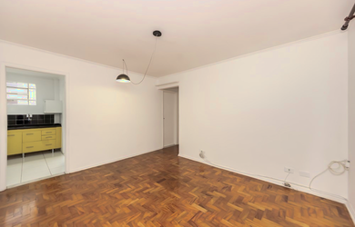 Imagem: O apartamento possui 2 Dormitórios, 1 Banheiro, 1 Vaga na garagem