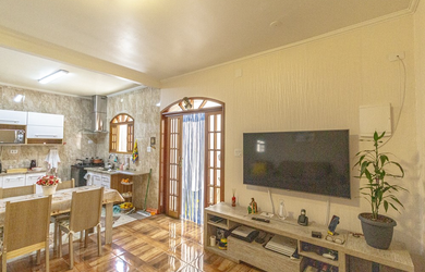 Imagem: A casa possui 3 Dormitórios, 3 Banheiros, 1 Vaga na garagem