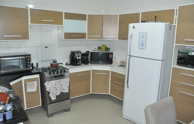 Imagem: A casa possui 5 Dormitórios, 3 Suítes, 5 Banheiros, 2 Vagas