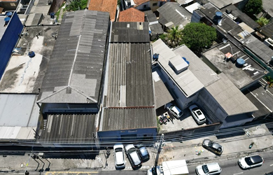 Imagem: A sala comercial possui 3 Banheiros, 3 Vagas na garagem, 305m²