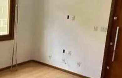 Imagem: A casa possui 3 Dormitórios, 2 Banheiros, 4 Vagas na garagem