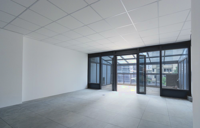 Imagem: A sala comercial possui 1 Banheiro, 1 Vaga na garagem e 83m²