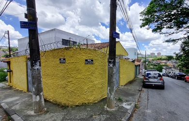 Imagem: A casa possui 5 Dormitórios, 5 Banheiros, 8 Vagas na garagem
