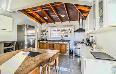 Imagem: A casa possui 3 Dormitórios, 2 Suítes, 2 Banheiros, 2 Vagas