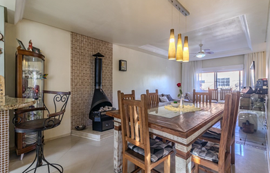 Imagem: A casa possui 3 Dormitórios, 1 Suíte, 5 Banheiros, 10 Vagas