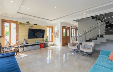 Imagem: A casa possui 3 Dormitórios, 4 Suítes, 4 Banheiros, 2 Vagas