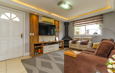 Imagem: A casa possui 3 Dormitórios, 1 Suíte, 3 Banheiros, 2 Vagas