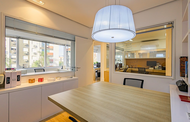 Imagem: A sala comercial possui 1 Banheiro, 2 Vagas na garagem, 64m²