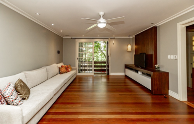 Imagem: A casa possui 4 Dormitórios, 2 Suítes, 5 Banheiros, 3 Vagas