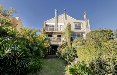 Imagem: A casa possui 3 Dormitórios, 4 Suítes, 4 Banheiros, 3 Vagas