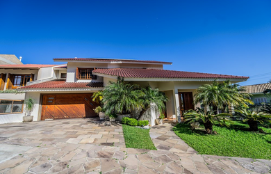 Imagem: A casa possui 3 Dormitórios, 1 Suíte, 4 Banheiros, 4 Vagas