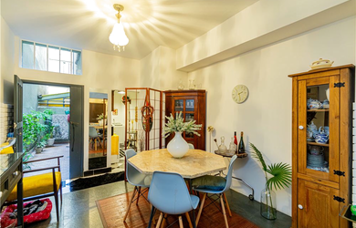 Imagem: O apartamento possui 2 Dormitórios, 1 Banheiro, 1 Vaga na garagem