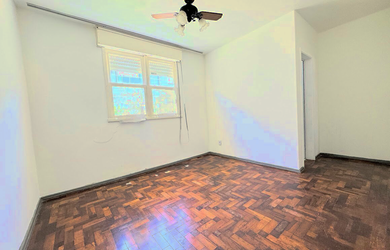 Imagem: O apartamento possui 1 Dormitório, 1 Banheiro, 1 Vaga na garagem