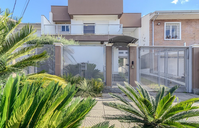 Imagem: A casa possui 4 Dormitórios, 4 Suítes, 6 Banheiros, Imóvel