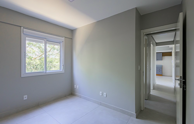 Imagem 2: Apartamento à venda em Porto Alegre-RS, bairro Cavalhada: 2 quartos, 1 banheiro, 1 vaga, 4