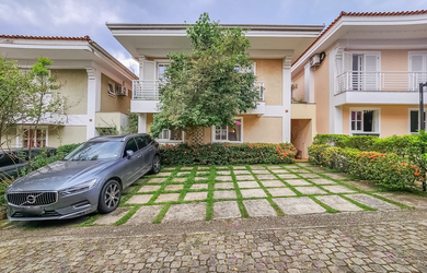 Imagem: A casa em condomínio possui 3 Dormitórios, 3 Suítes, 5 Banheiros