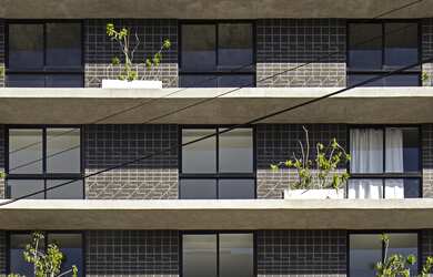 Imagem: O apartamento possui 2 Dormitórios, 1 Suíte, 2 Banheiros e