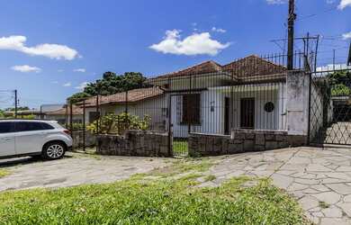 Imagem: O terreno possui 3 Dormitórios, 1 Suíte, 4 Banheiros, 3 Vagas