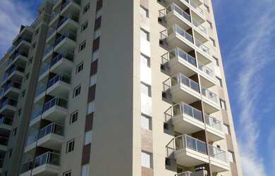 Imagem: O apartamento possui 1 Dormitório, 1 Banheiro, 1 Vaga na garagem