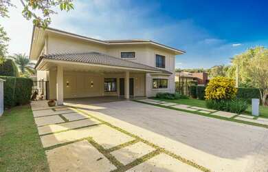 Imagem: A casa em condomínio possui 4 Dormitórios, 4 Suítes, 7 Banheiros