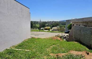 Imagem: O terreno possui 220m² de Área Privada e está localizado