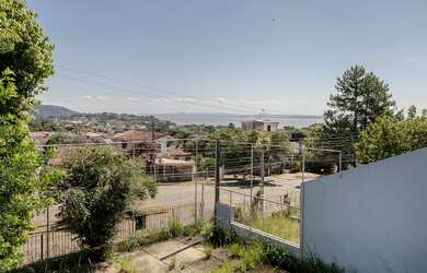 Imagem: A casa possui 3 Dormitórios, 3 Suítes, 4 Banheiros, 4 Vagas