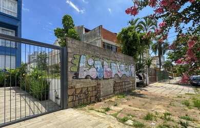 Imagem: O terreno possui 242m² de Área e está localizado em São