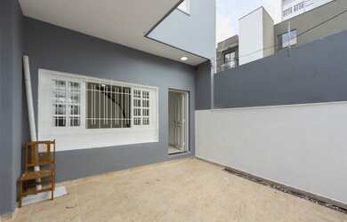 Imagem: A casa possui 3 Dormitórios, 2 Banheiros e 1 Vaga na garagem