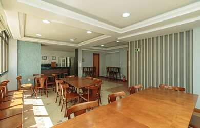 Imagem: O apartamento possui 2 Dormitórios, 1 Suíte, 2 Banheiros