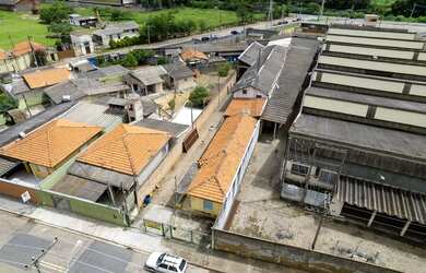 Imagem: O depósito possui 6 Vagas na garagem e está localizado em