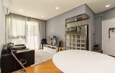 Imagem: O apartamento possui 2 Dormitórios, 1 Suíte, 1 Banheiro, 1